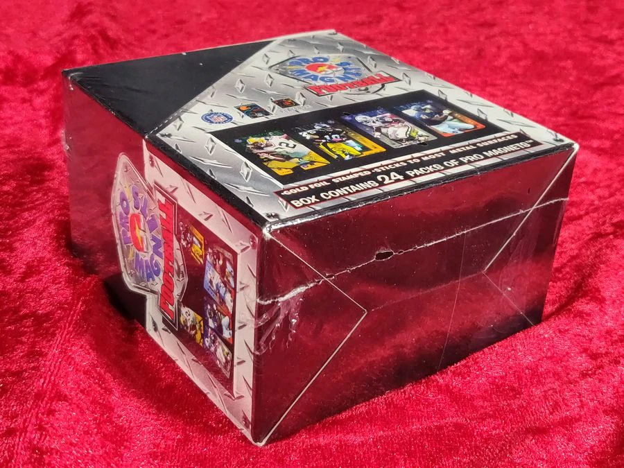 1996 NFL Football Sealed box 24 PKS of PRO Magnets gold foil stamped - Image 3