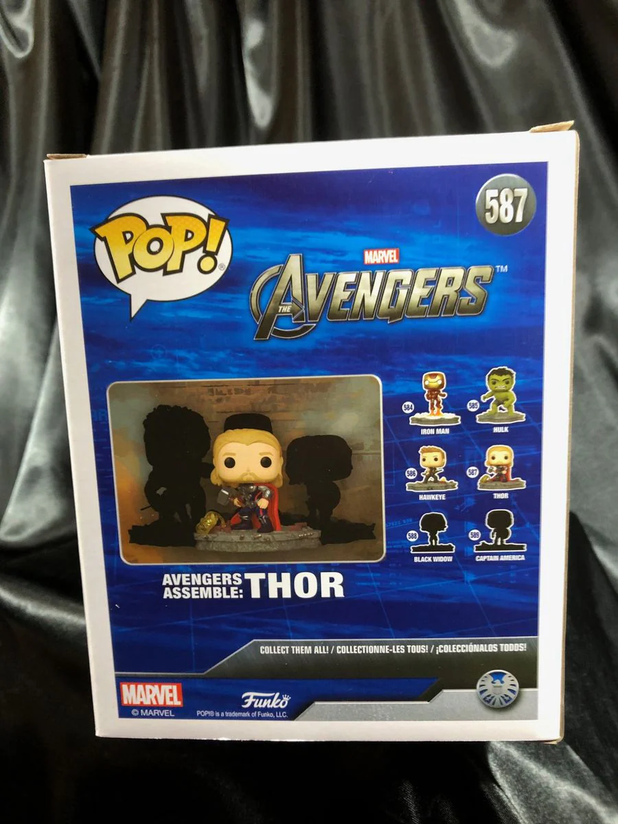 Avengers Assemble- Amazon Exclusive Thor Deluxe Pop 587 - Image 3