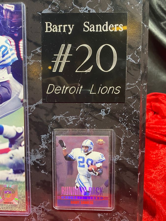 Barry Sanders Autographed 8x10 Photo Plaque w/ Football Card Detroit Lions - Image 3