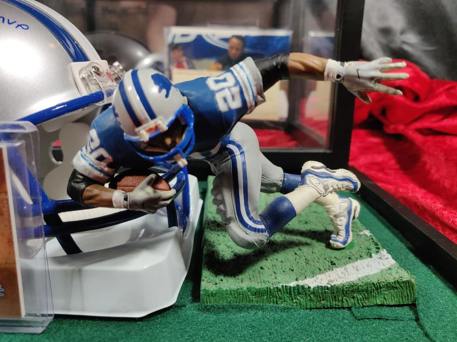 Barry Sanders Lions Autographed Mini Helmet Shadowbox w/ Jersey Card and Figure - Image 9