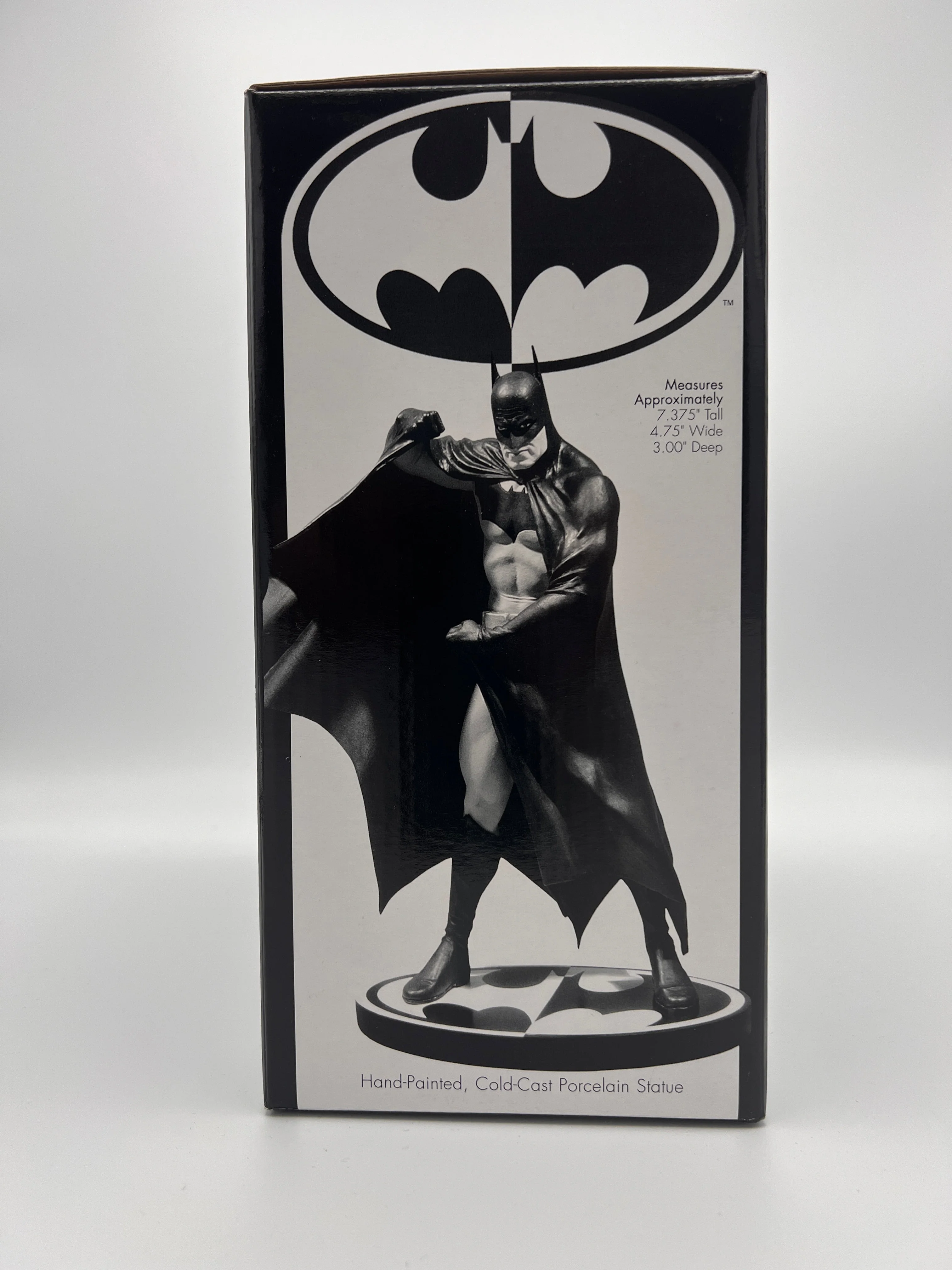 Batman Black and White - Alex Ross statue - DC Direct 0597 / 6000 - Image 5