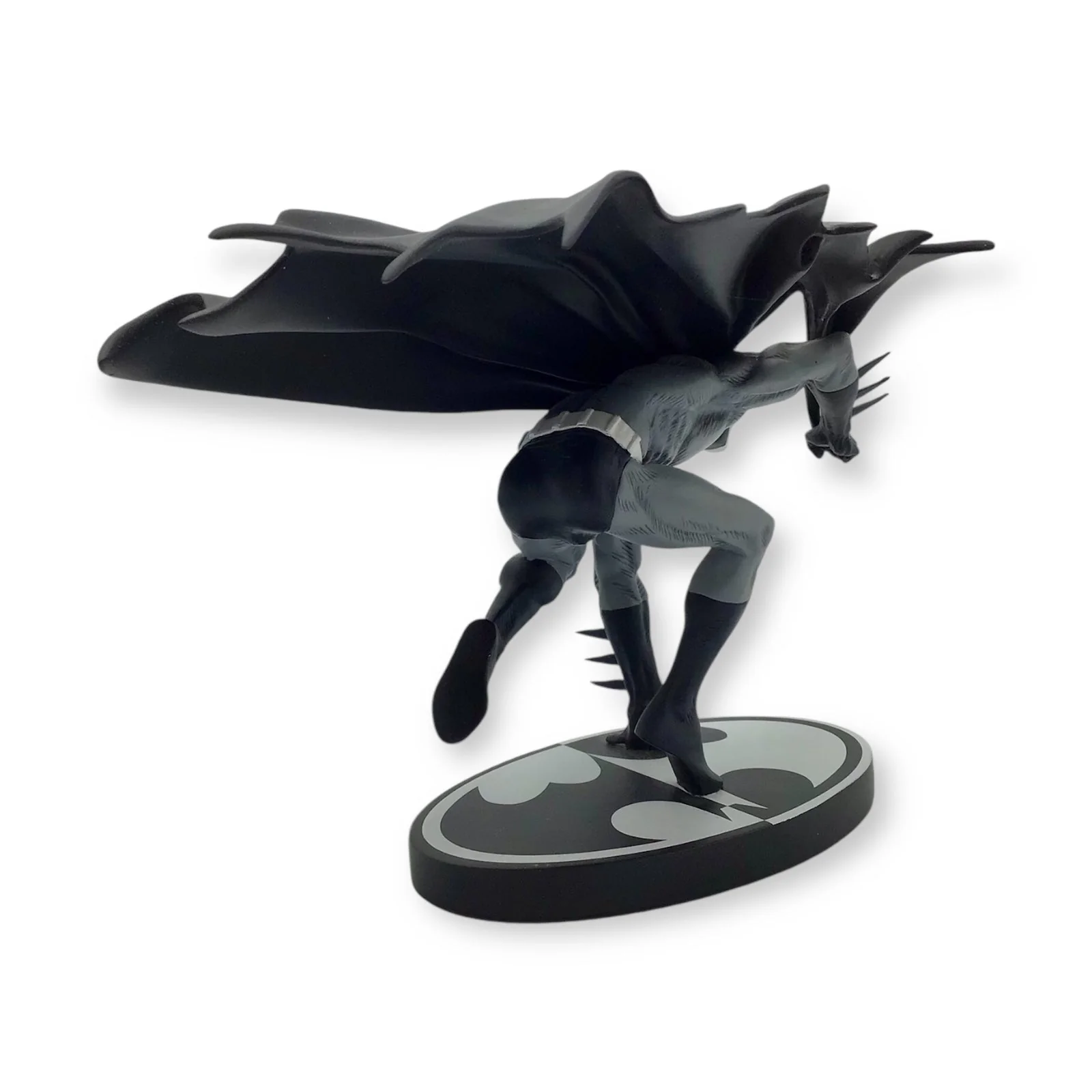 Batman: Black and White Statue by Joe Kubert - DC Direct 1572/3800 DC - Image 2