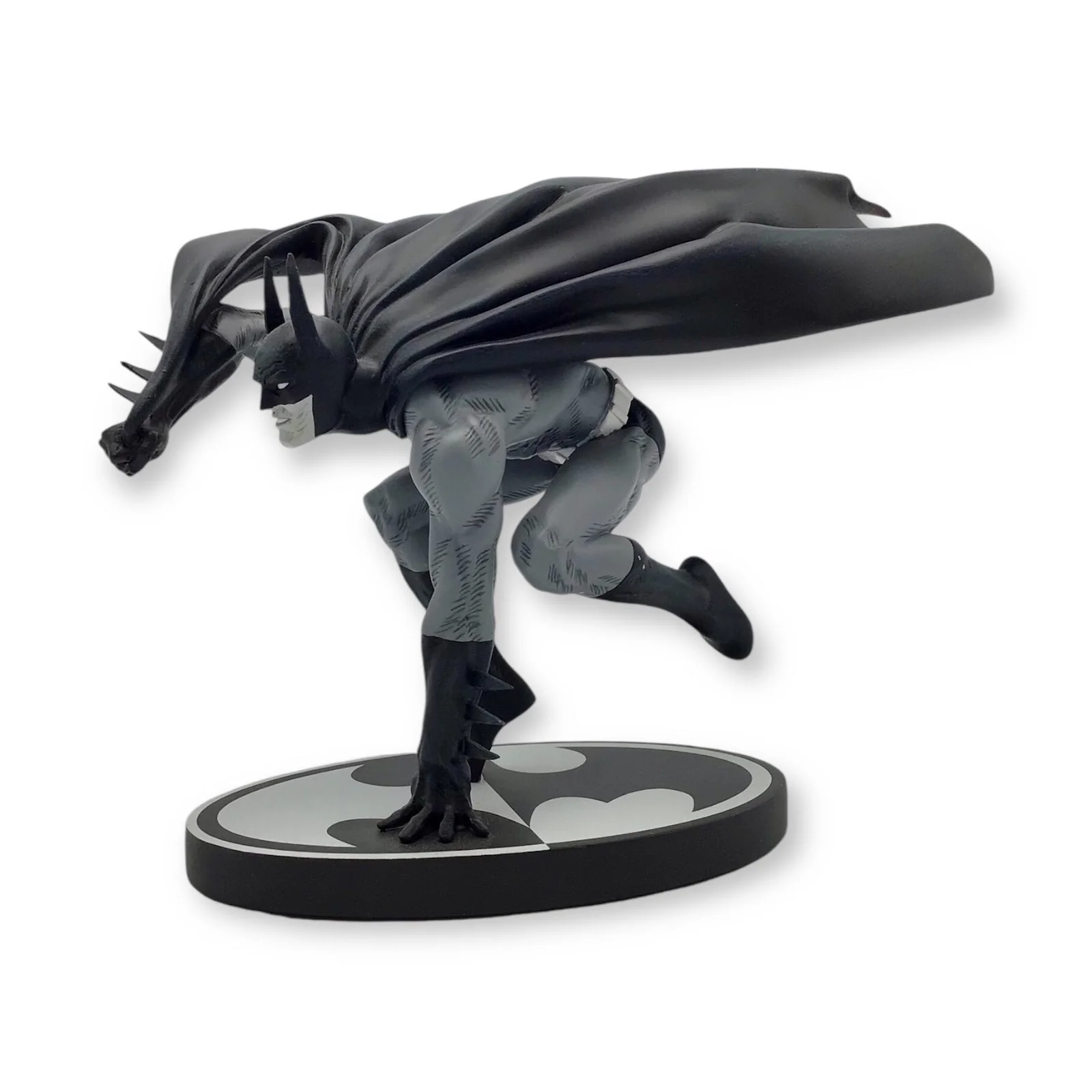 Batman: Black and White Statue by Joe Kubert - DC Direct 1572/3800 DC - Image 4