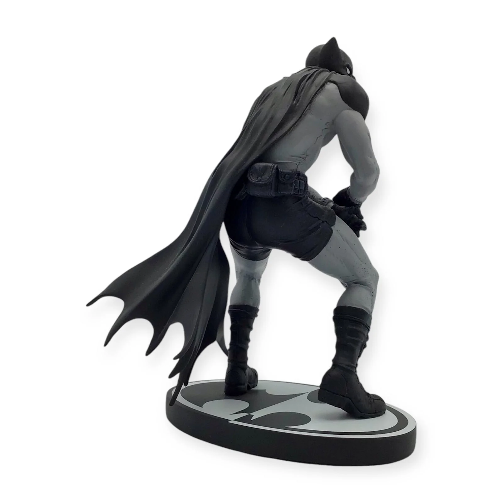 Batman: Black & White Statue by Paul Pope - DC Direct 1482/4000 Limited Edition - Image 2