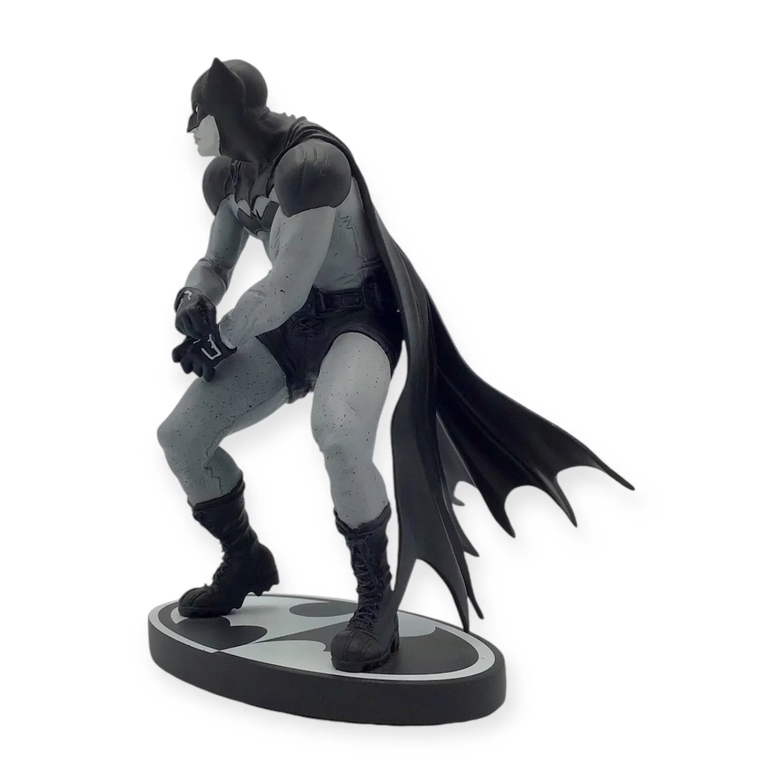 Batman: Black & White Statue by Paul Pope - DC Direct 1482/4000 Limited Edition - Image 5
