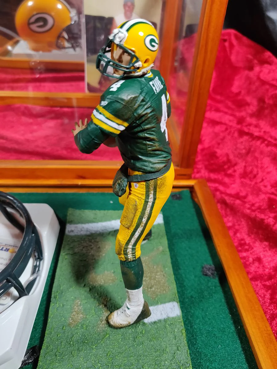 Brett Favre Green Bay Packers Autographed Mini Helmet Shadowbox w/ Card + Figure - Image 8