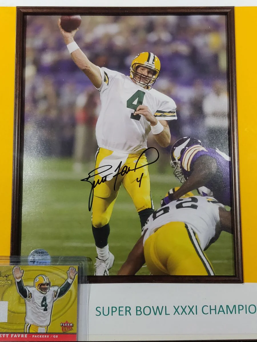 Brett Favre Signed 8x10 Framed Photo w/ Game-Worn Jersey Card Certified - Image 2
