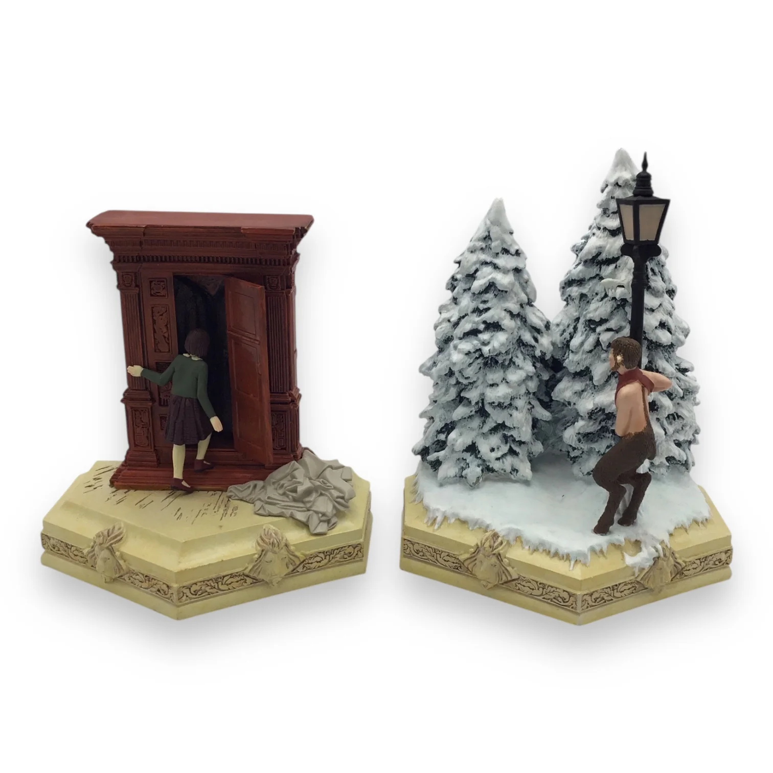 Chronicles of Narnia: The Lion, The Witch, and The Wardrobe Bookends