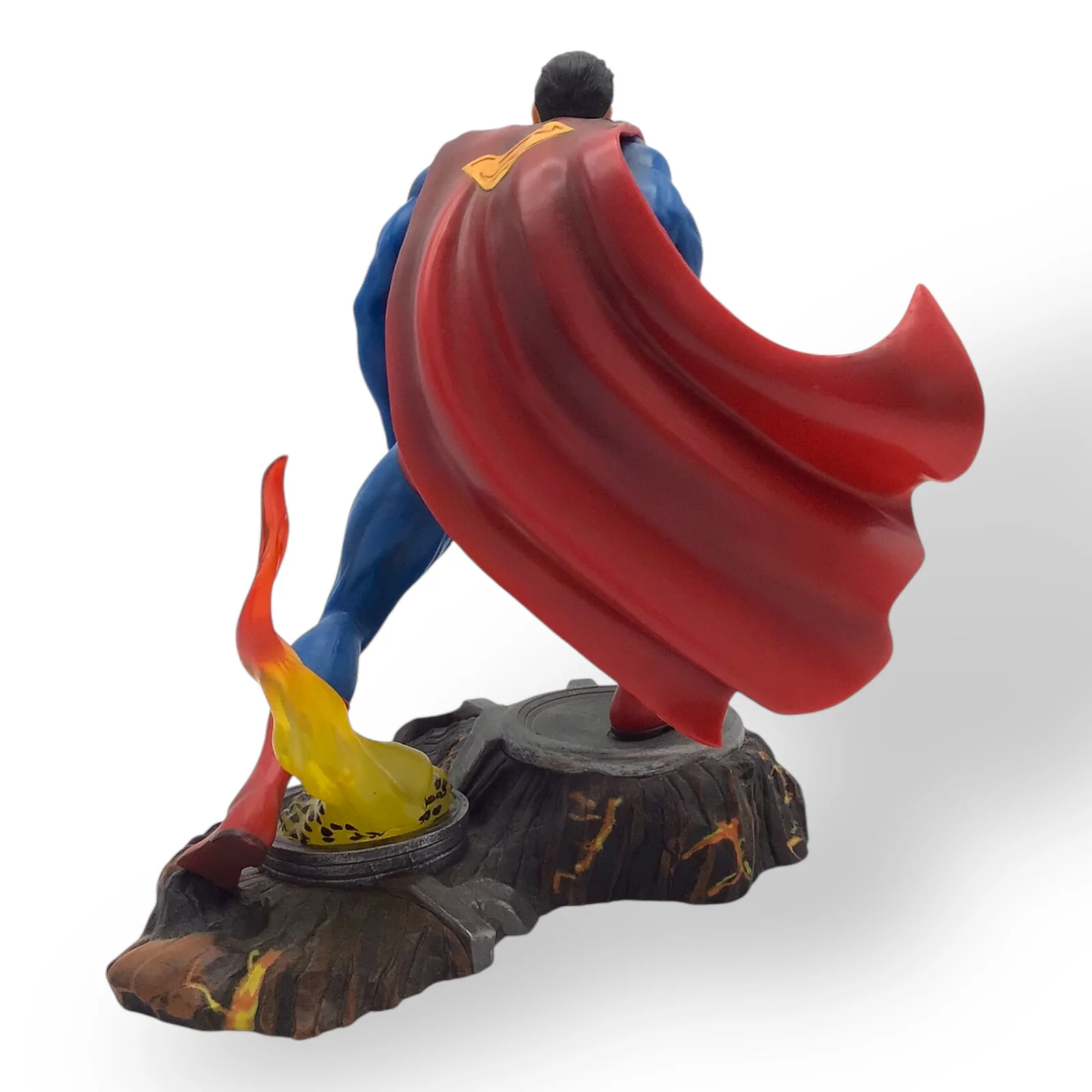 DC Superman 10-Inch Gallery PVC Diorama by Diamond Select Toys - Image 3
