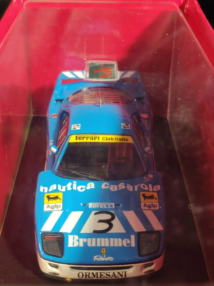 Ferrari F40 1:43 Scale Miniature Collectible Car MR Collection Models No. 100 - Image 4