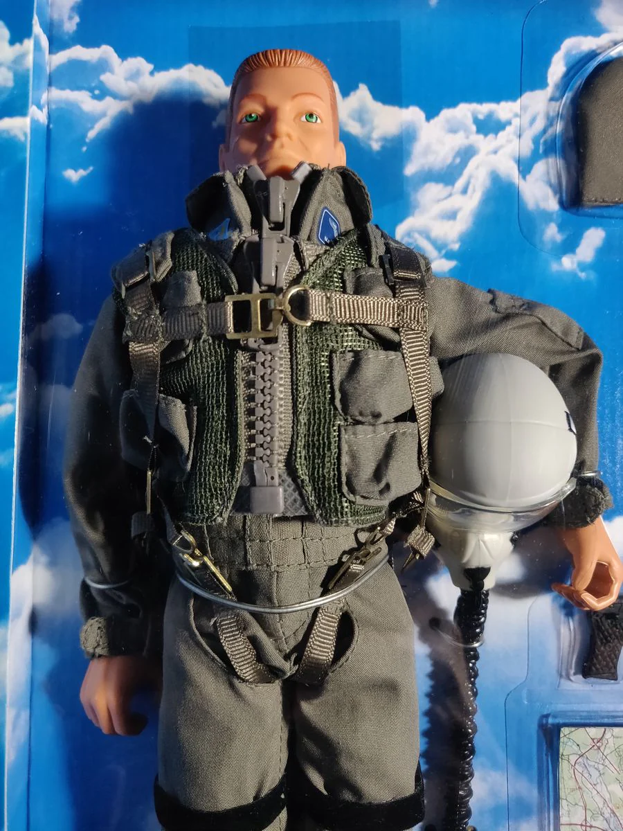 GI Joe Limited Edition F-15E Pilot FAO Schwarz Hasbro Sealed 1996 - Image 3