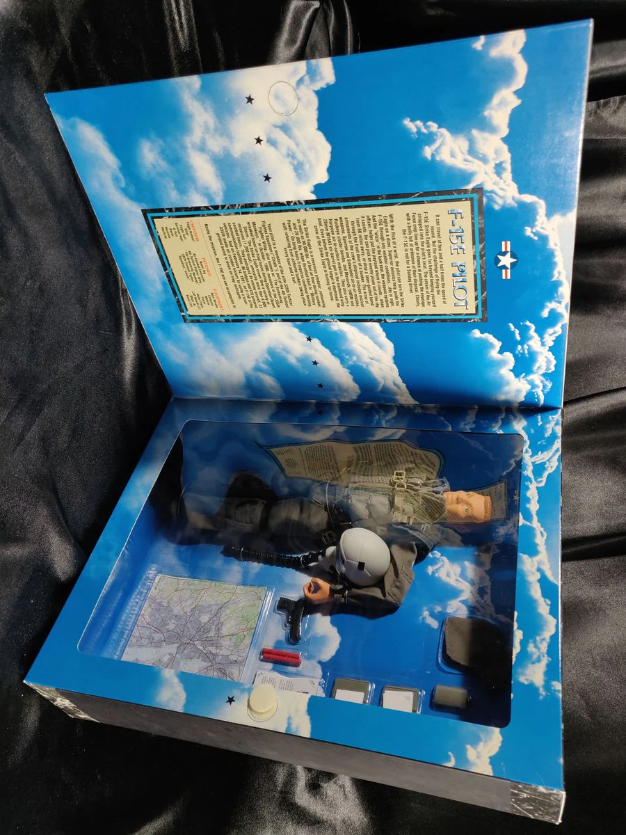 GI Joe Limited Edition F-15E Pilot FAO Schwarz Hasbro Sealed 1996 - Image 5