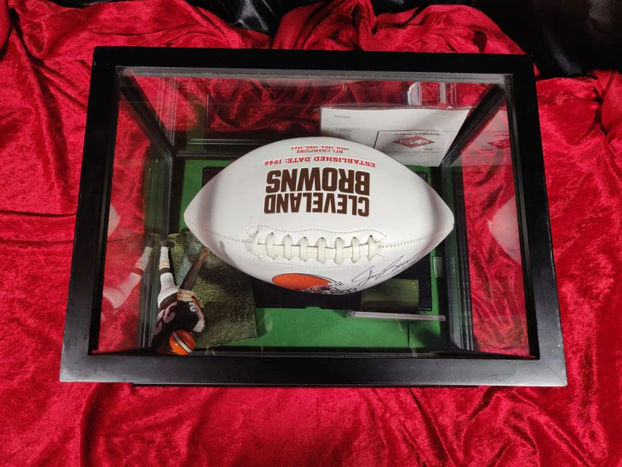 Jim Brown Autographed Football Cleveland Browns Shadowbox w/ Card & Figure - Image 2