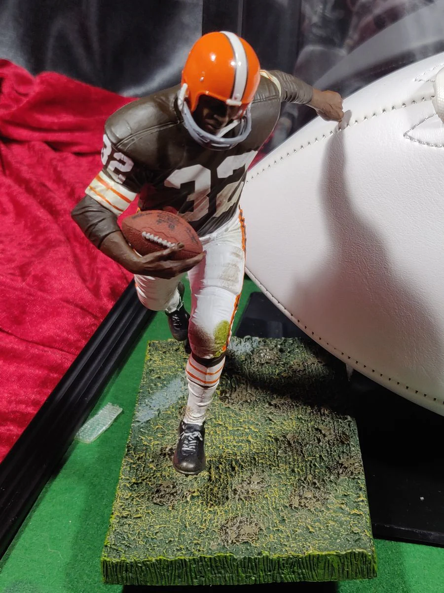 Jim Brown Autographed Football Cleveland Browns Shadowbox w/ Card & Figure - Image 6