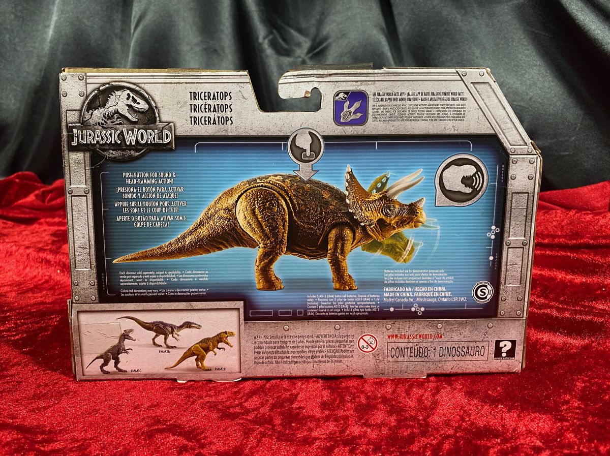 Jurassic World Roarivores Triceratops Figure - Image 3