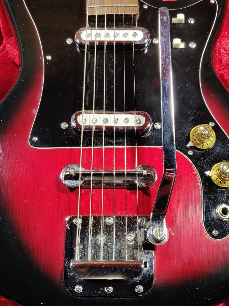 Kingston Electric Guitar 1960's Cherry Burst - Image 4