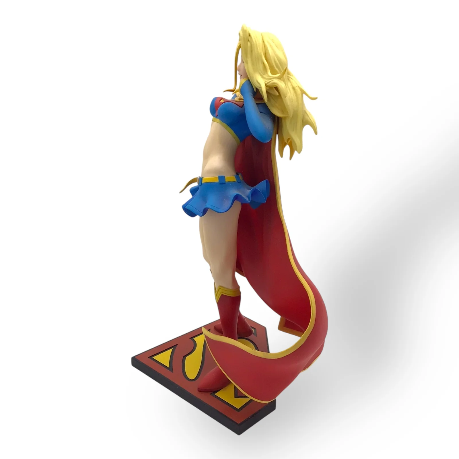 Kotobukiya Supergirl 1/6 Scale Pre-Painted PVC Statue - DC ArtFX Collectible - Image 3