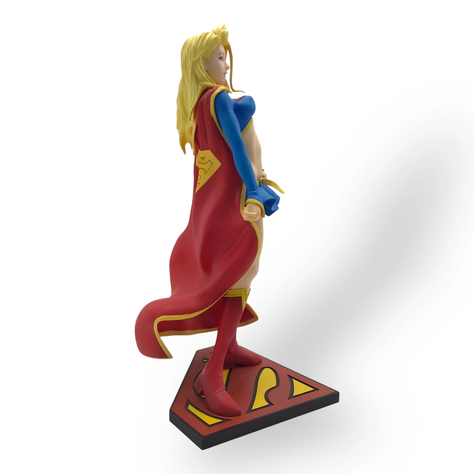 Kotobukiya Supergirl 1/6 Scale Pre-Painted PVC Statue - DC ArtFX Collectible - Image 6