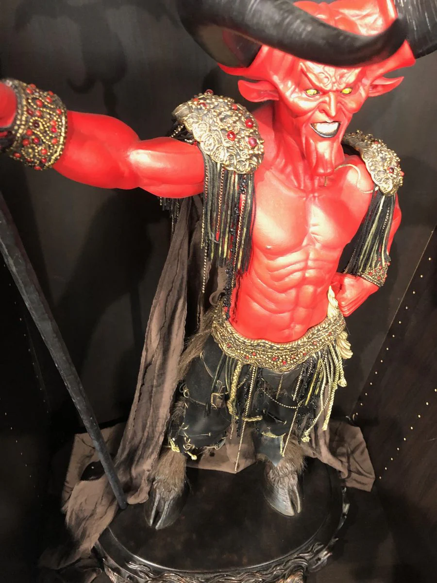 Legend's Lord of Darkness 1:3 Scale Statue - Image 5