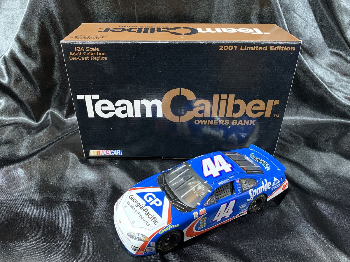 NASCAR Team Caliber Buckshot Jones #44 Georgia-Pacific 1:24 Replica - Image 3