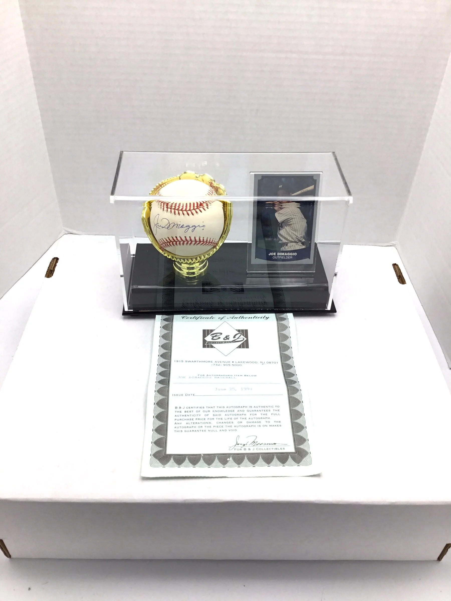 Joe Dimaggio Certified Authentic Autographed Baseball & Card - Image 2