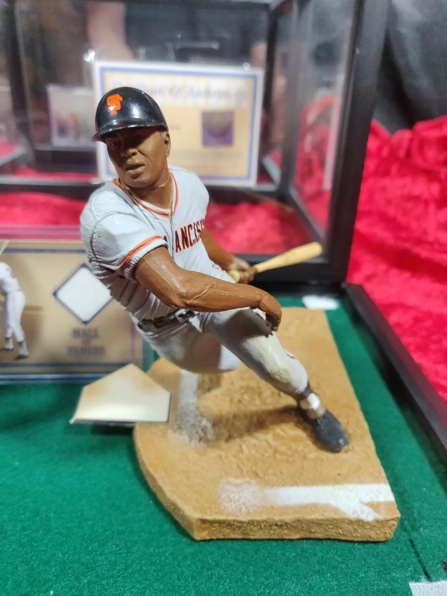 Willie Mays Signed Baseball Shadowbox w/ Card, Figure & Jersey "660 HR" Giants - Image 8