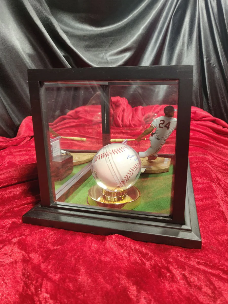 Willie Mays Signed Baseball Shadowbox w/ Card, Figure & Jersey Piece Giants - Image 5