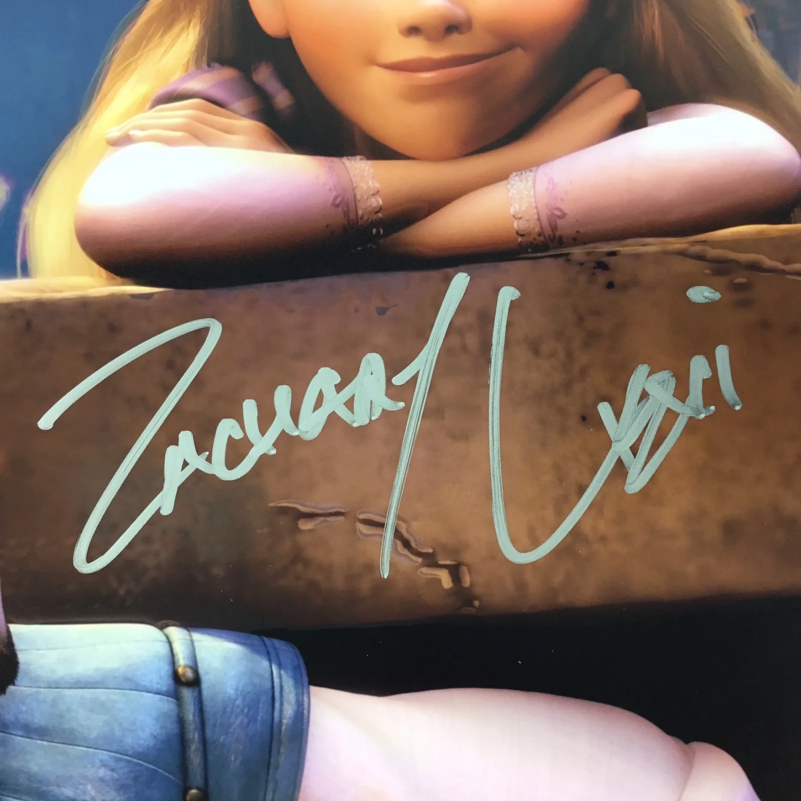 Zachary Levi Signed 11x14 Photo Flynn Rider - Tangled (Beckett Certified) - Image 2